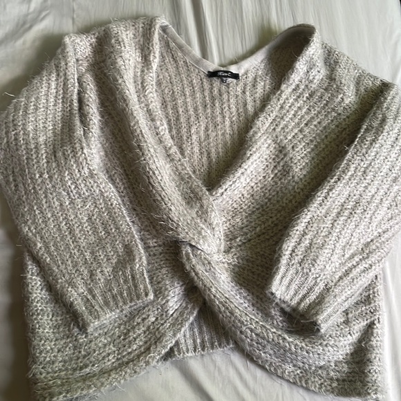 Mendocino oversized crop off the shoulder twist sweater - Picture 1 of 1